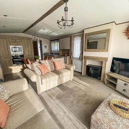 Stunning 8 Berth Caravan With Decking At Kessingland Beach Ref 90017D Benacre Exterior foto