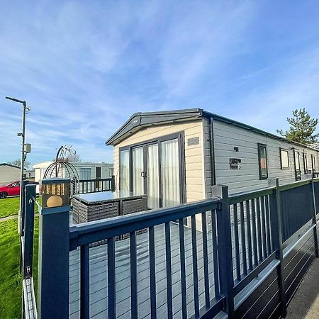 Stunning 8 Berth Caravan With Decking At Kessingland Beach Ref 90017D Benacre Exterior foto