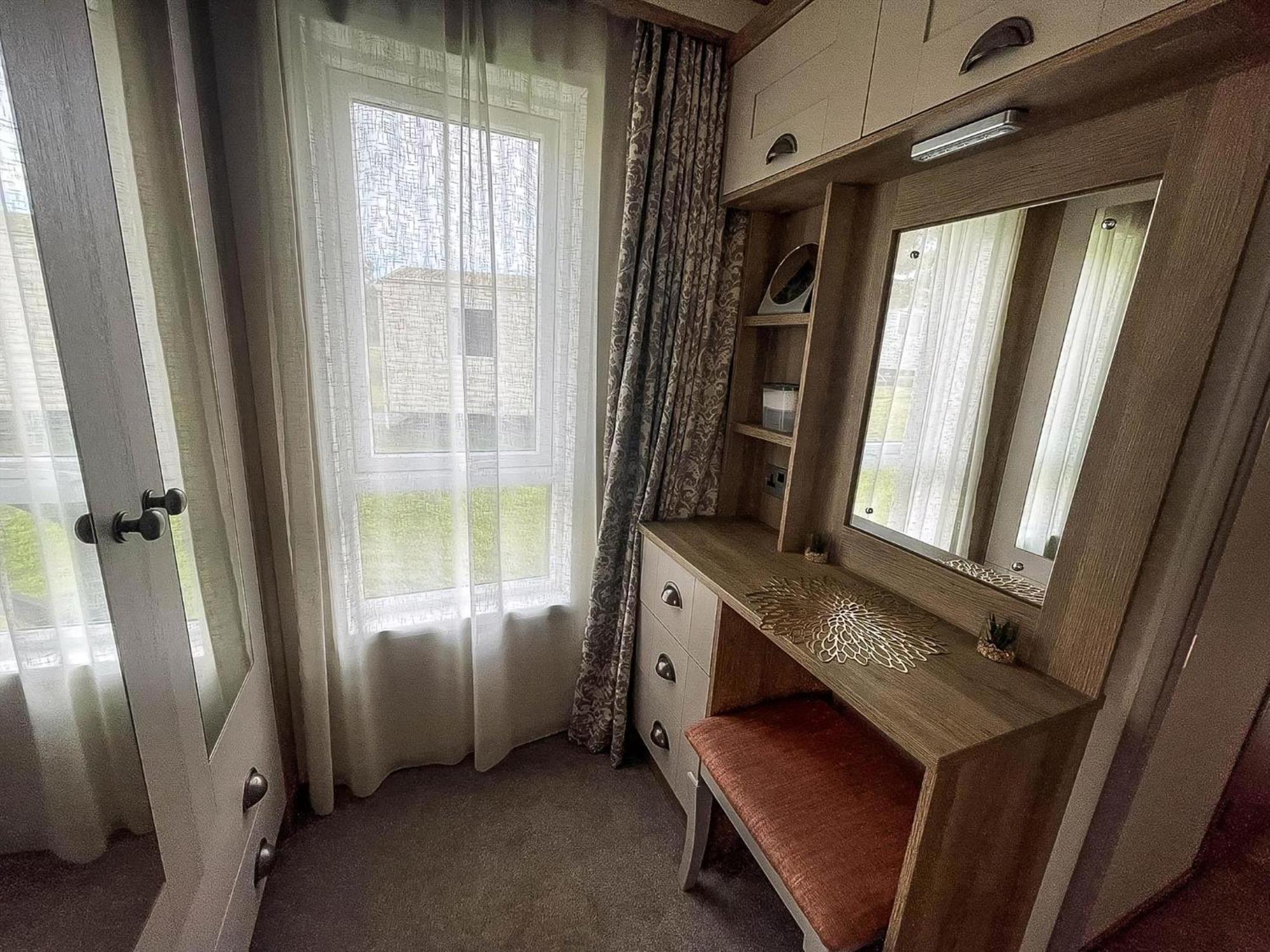 Stunning 8 Berth Caravan With Decking At Kessingland Beach Ref 90017D Benacre Exterior foto